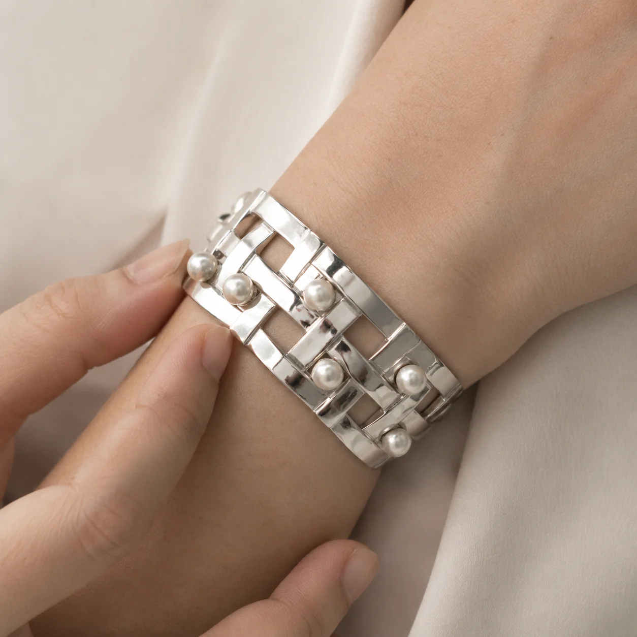 Pearl Luxe Bangle - Image 4